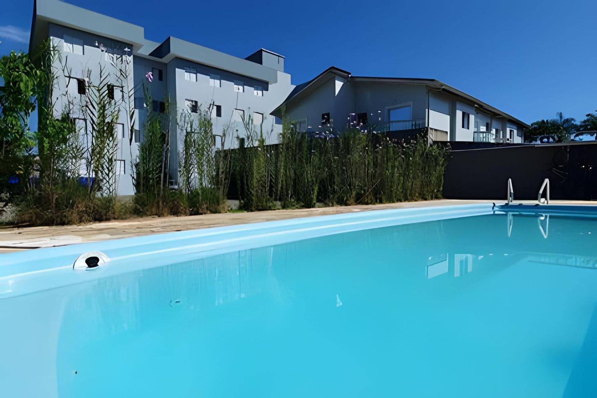 Com Piscina Itagua
